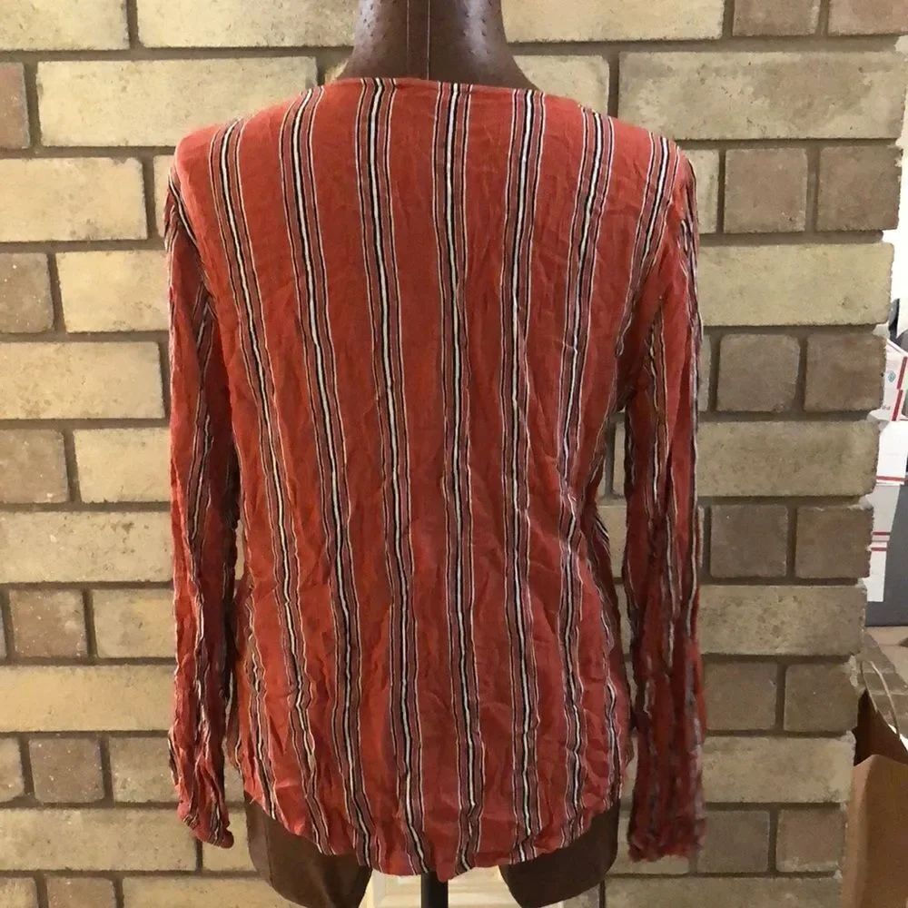 3for$20 blouse medium - Picture 2 of 3